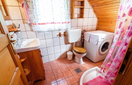 Krsko Villa | Authentic Countryside Villa with Hot tub