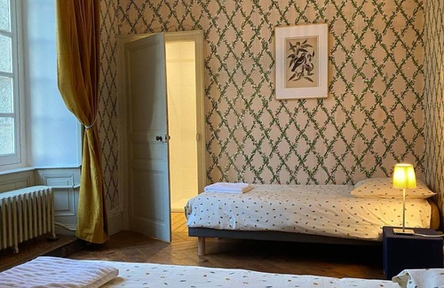 Moulins-le-Carbonnel Other | Authentic property, 200km from Paris, 14 people and +.