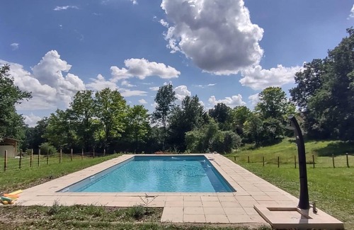 Paulhiac House | Authentic gîte with shared pool in the middle of nature.