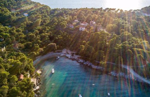 Kolocep Island House | Authentic house