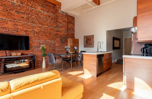 Vieux-Quebec-Cap-Blanc-colline Parlementaire Condo | Authentic loft for family of 4 in the heart of Old Quebec