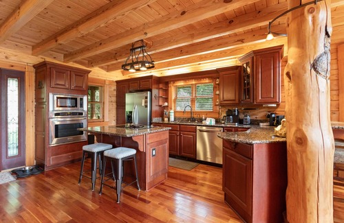 Seven Devils Cabin | Authentic Log Cabin in the Mountains