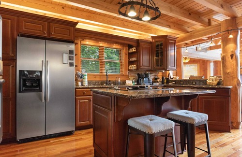 Seven Devils Cabin | Authentic Log Cabin in the Mountains