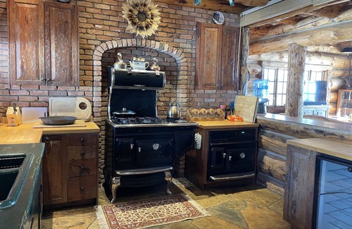 Eagle Cabin | Authentic Log Cabin