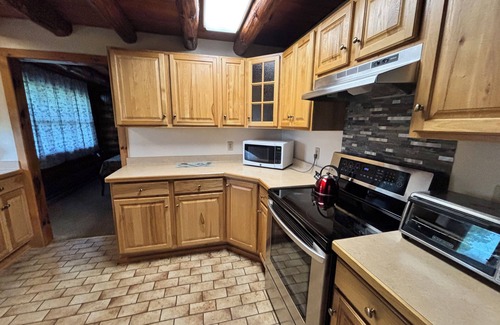 Youngstown Cabin | Authentic log cabin!