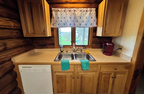 Youngstown Cabin | Authentic log cabin!