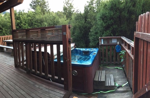 Mt Lyford Cabin | Authentic log chalet serene and secluded with outdoor spa