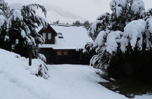 Mt Lyford Cabin | Authentic log chalet serene and secluded with outdoor spa