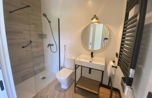 Oruna House | Authentic luxury 12 rooms, swimming pool, air conditioning, beautiful views.