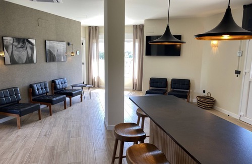 Oruna House | Authentic luxury 12 rooms, swimming pool, air conditioning, beautiful views.