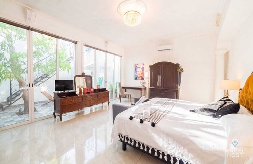 Zona Paseo Montejo House | Authentic Mérida a Block from Montejo, Fast Wi-FI