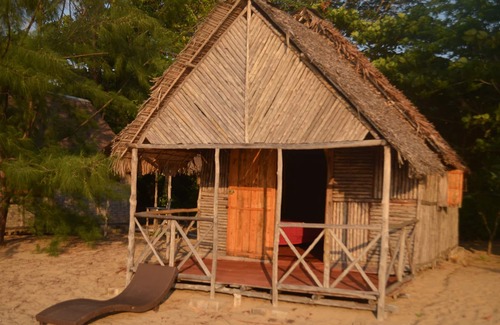 Nosy Be House | Authentic Malagasy Bungalow by the sea -15% for one-week stays