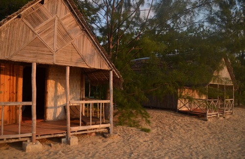 Nosy Be House | Authentic Malagasy Bungalow by the sea -15% for one-week stays