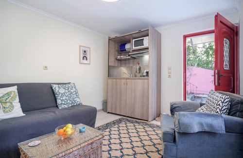 Poros Apartment | Authentic modern Greek Home with garden close to sea and village city centre