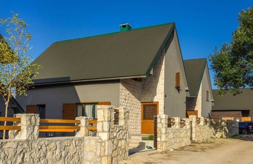 Zabljak Villa | Authentic Mountainside Villa Lusso