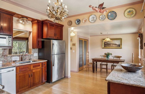 Sonoma House | Authentic Sonoma Experience: Home & Lush Gardens
