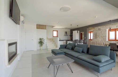 Tinj Villa | Authentic Stone Villa
