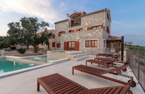 Tinj Villa | Authentic Stone Villa
