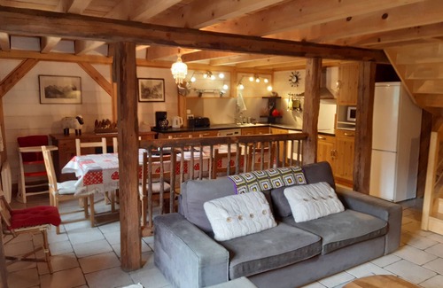 Antignac House | Authentique Chalet Grange Classe 3, Jardin Clôture, A 5 MN DU Centre DE Luchon