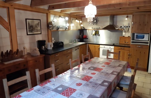 Antignac House | Authentique Chalet Grange Classe 3, Jardin Clôture, A 5 MN DU Centre DE Luchon
