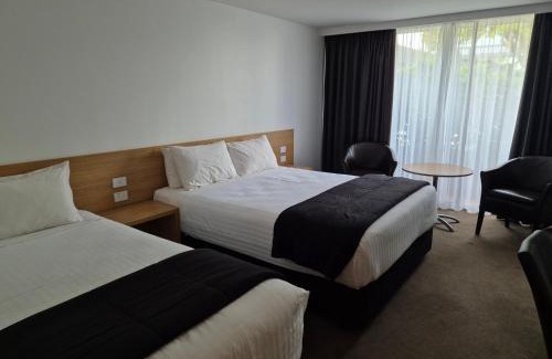 New Plymouth Hotel | Auto Lodge