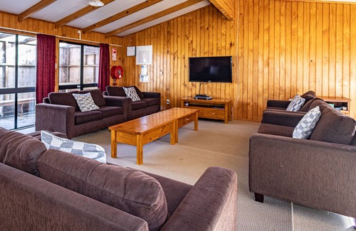 National Park Village House | AUTSA Lodge – National Park Holiday Home