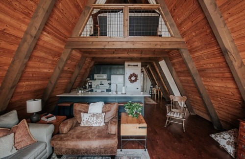 Blairsville Apartment | Autumn A-Frame Mountain Stay | Trails | Downtown