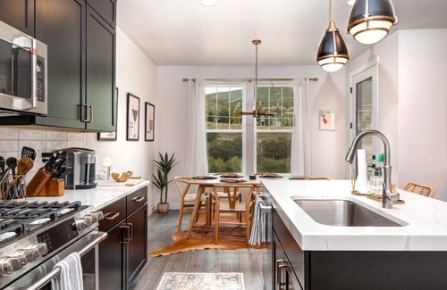 Deer Mountain House | Autumn Bliss - 4BR Townhome w/Hot Tub & Games
