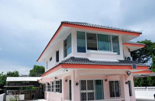 Saraphi House | Autumn breeze house