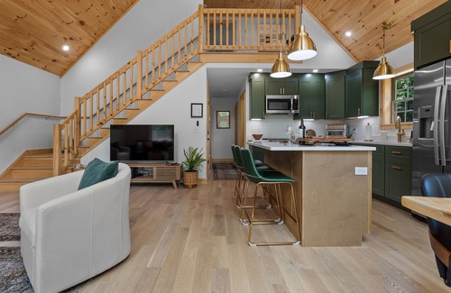 Brownfield Cabin | Autumn Cabin: 4BR/2BA 15min to Conway Fire Pit Leaf-Peeping Ready