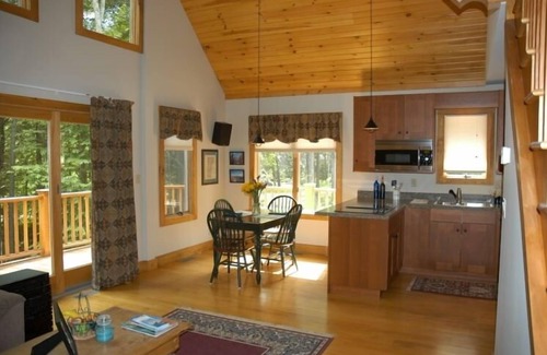 Mount Holly Ski Chalet | Autumn Escape - Chalet Retreat in the Heart of the Mountains. Dog friendly!