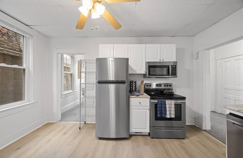 Bellevue Apartment | Autumn Loft 1br 1ba Travel Pad