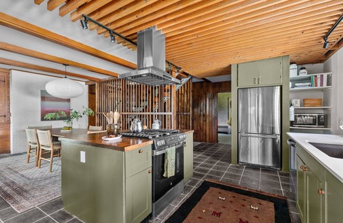 Village of Princeton House | Autumn Retreat w/Fire & Hot Tub