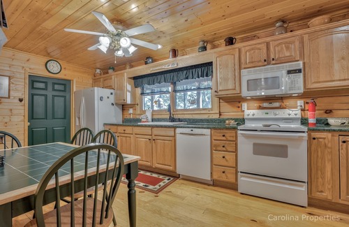 Lake Lure Cabin | Autumn Ridge by Carolina Properties - Resort Use!