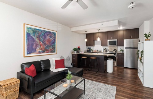 Prairie Village Apartment | Autumn Seas 1 King BR Free parking Wi-Fi and Gym access Peaceful and Comfortable