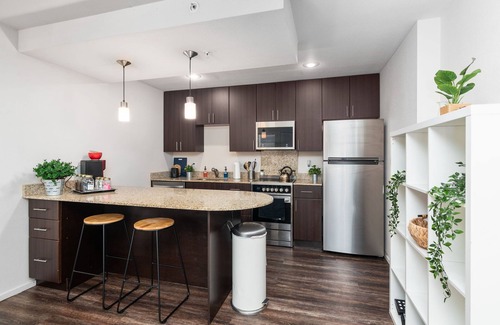Prairie Village Apartment | Autumn Seas 1 King BR Free parking Wi-Fi and Gym access Peaceful and Comfortable