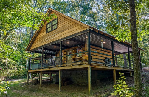 Fort Payne Cabin | Autumn Skies and Falling leaves on Lookout Mtn! hot tub,fire-pit;