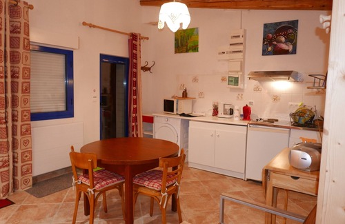 La Tour-dʼAuvergne House | Auvergne with family 8 pers, house and studio, garden,