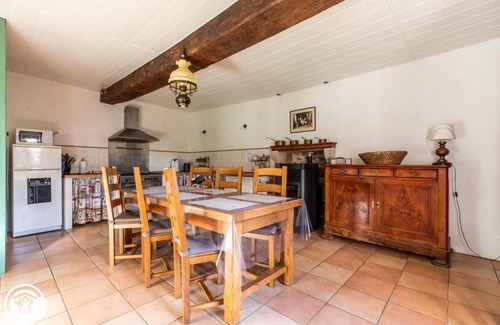 Saint-Priest-des-Champs Cottage | Aux 2 Puys, Gîte in Auvergne