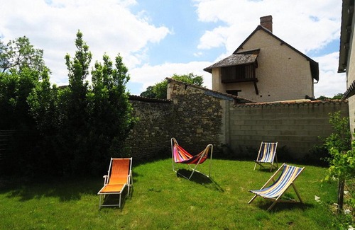 Braye-Sous-Faye House | Aux ACACIAS
