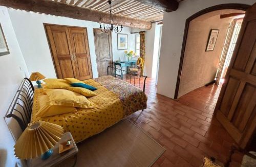 Vaugines House | Aux Deux Fontaines - Au coeur de la Provence