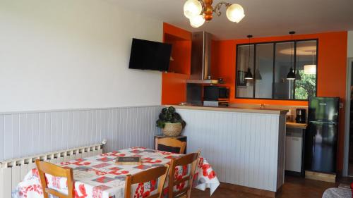 Villefranche-de-Panat Apartment | Aux rives du lac