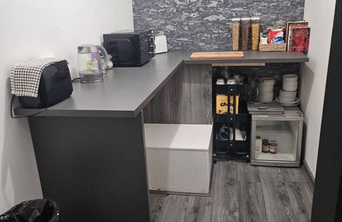 Kirkdale Apartment | AV Space 3: Quiet Stay for Two Near Anfield Stadium