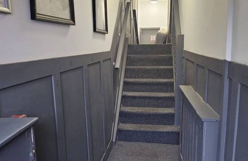 Kirkdale Apartment | AV Space 3: Quiet Stay for Two Near Anfield Stadium