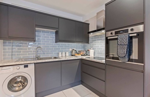 Tunstall Apartment | Ava's City Stay: Near Waterworld!