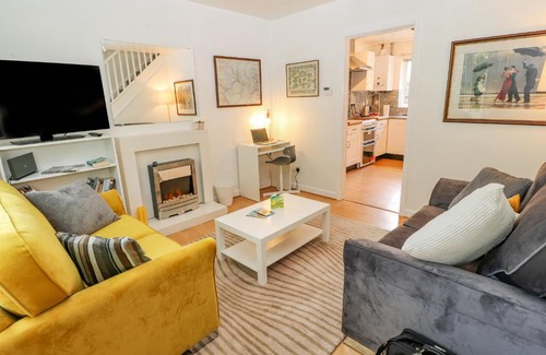 Wadsworth House | Avaelie House