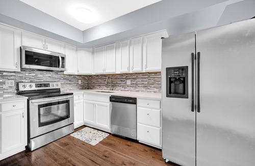 Munster Apartment | AVAIL 10/11- 2BR CONDO by Shops Hospitals & Chicago