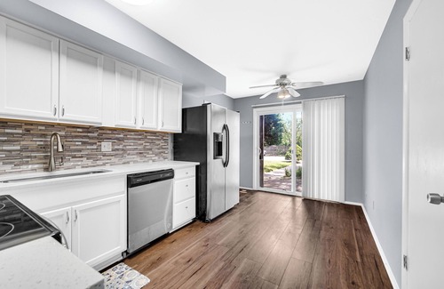 Munster Apartment | AVAIL 10/11- 2BR CONDO by Shops Hospitals & Chicago