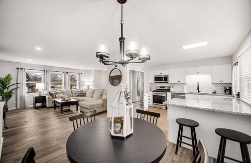 Schererville House | AVAIL 10/28- 4 Bed/2 bath remodel Great Neighborhood