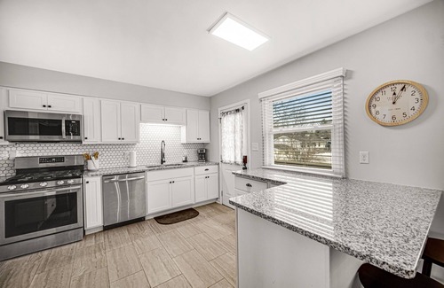 Schererville House | AVAIL 10/28- 4 Bed/2 bath remodel Great Neighborhood
